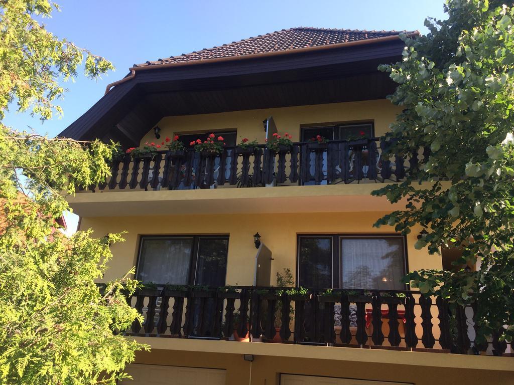 Emi Vendégház Balatonszárszó Esterno foto