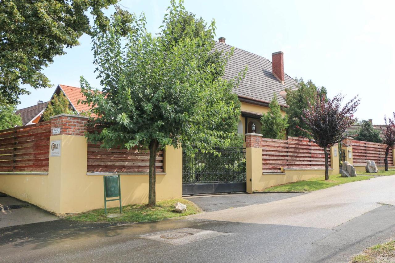 Emi Vendégház Balatonszárszó Esterno foto