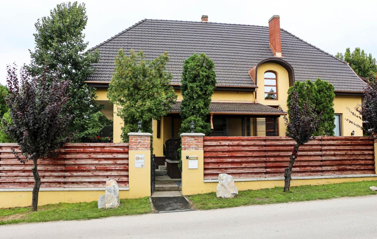 Emi Vendégház Balatonszárszó Esterno foto