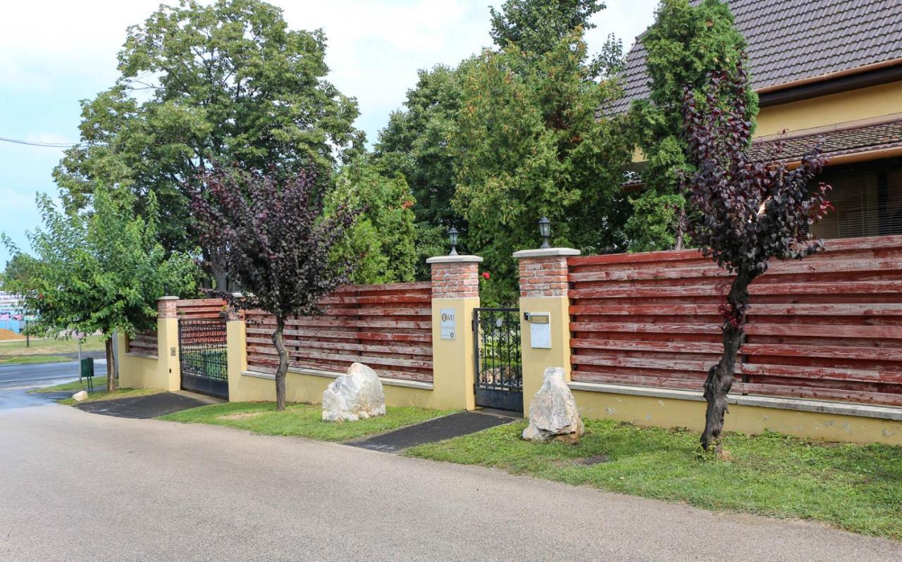 Emi Vendégház Balatonszárszó Esterno foto